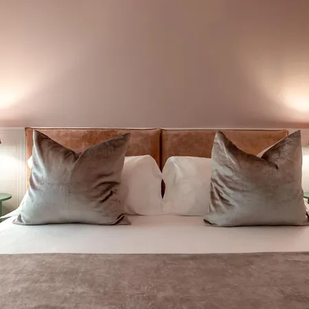 Place - Mistro House Holiday home *